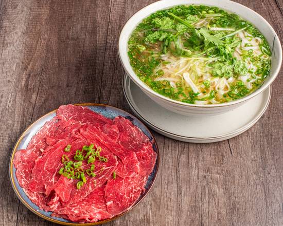 21. Beef Muscles Rice Noodle Soup (Large) (鲜牛腱粉) (大)